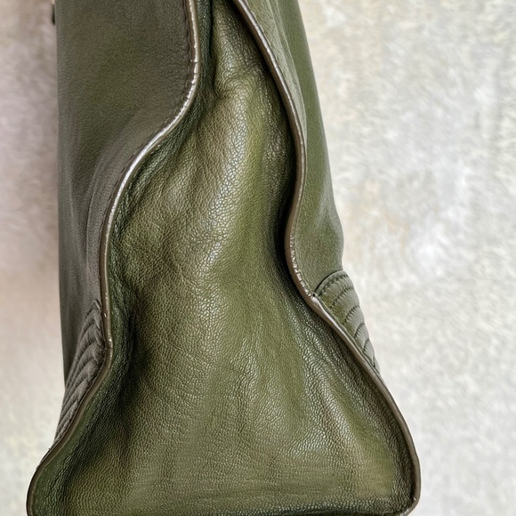 SOLD! Alexander McQueen Large De Manta Tote Forest Green Leather Iconic Design - Picture 8 of 13
